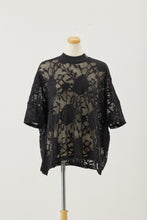 画像をギャラリービューアに読み込む, Flower Jacquard tee Black
